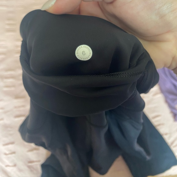 Size 6 lululemon capris - Picture 5 of 5